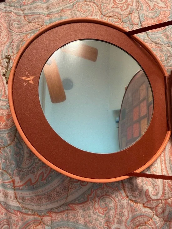 Jeffrey Star Pricked palette - Picture 4 of 5